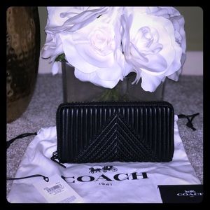 Accordion Zip Wallet With Quilting And Rivets